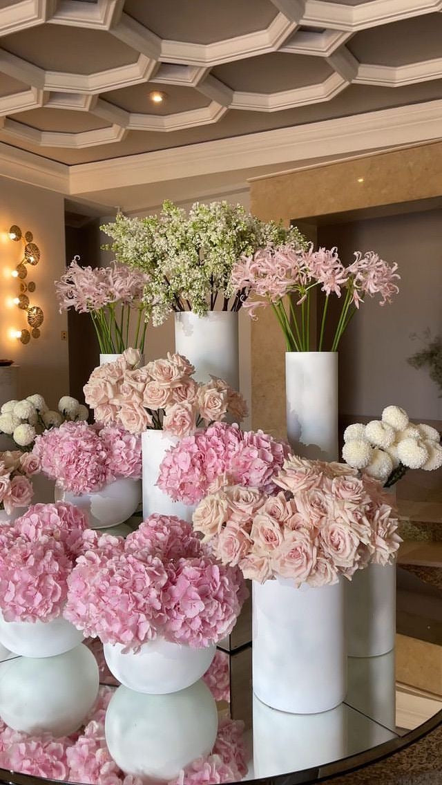 Flower arrangement for hotels and residences