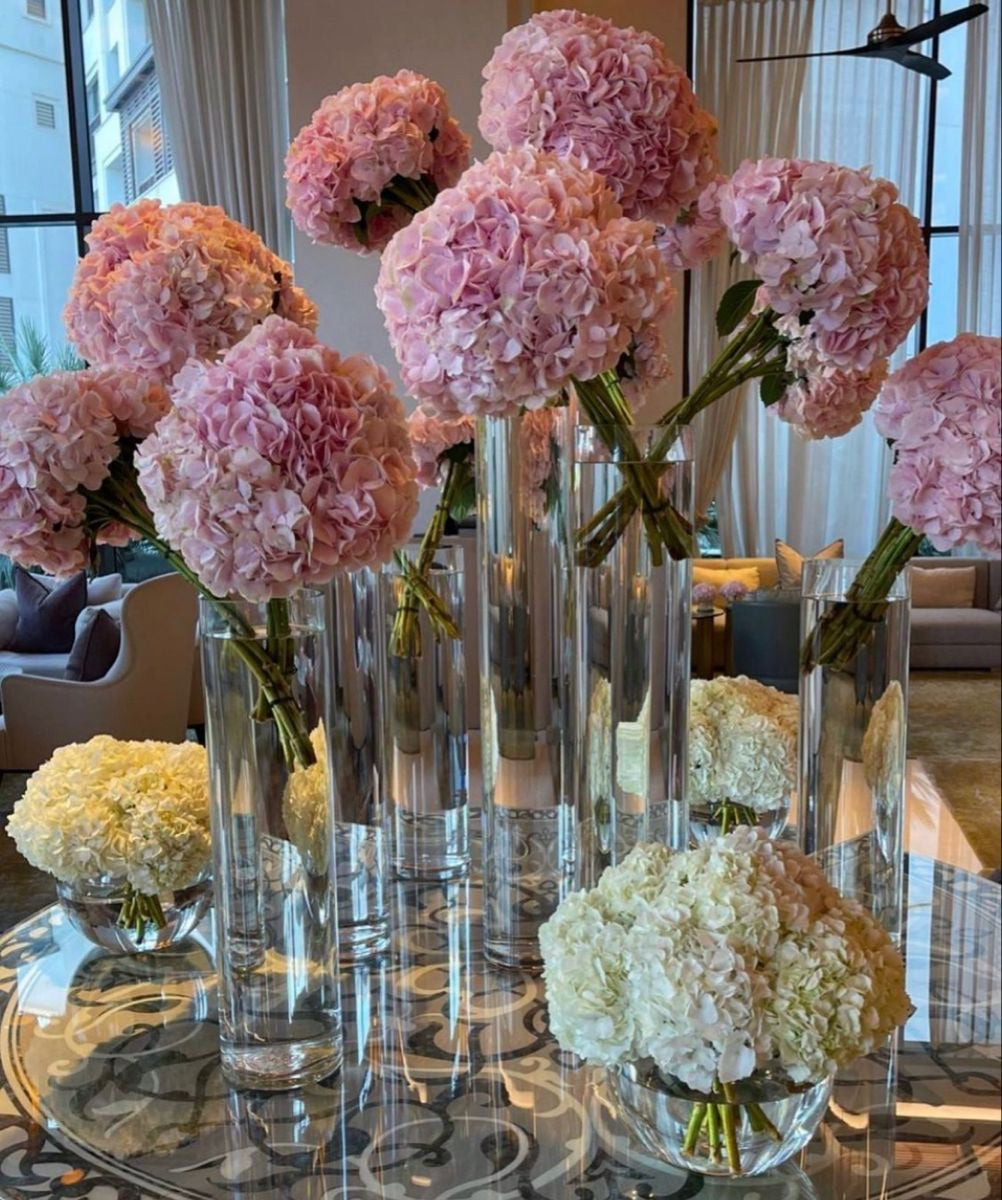 Flower arrangement for hotels and residences