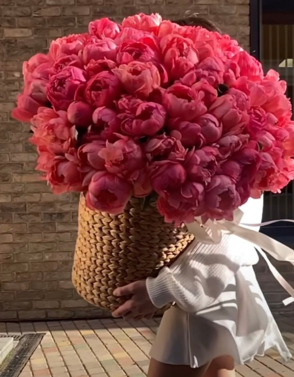 Premium Peonies basket