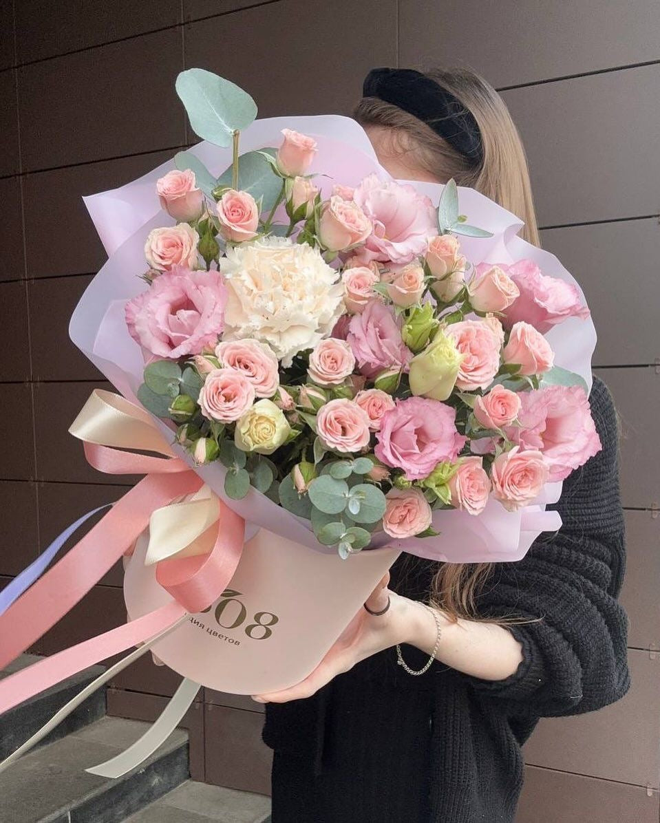 Friza Bouquet Box - Pink roses, Lisianthus, Dianthus. Eucalyptus