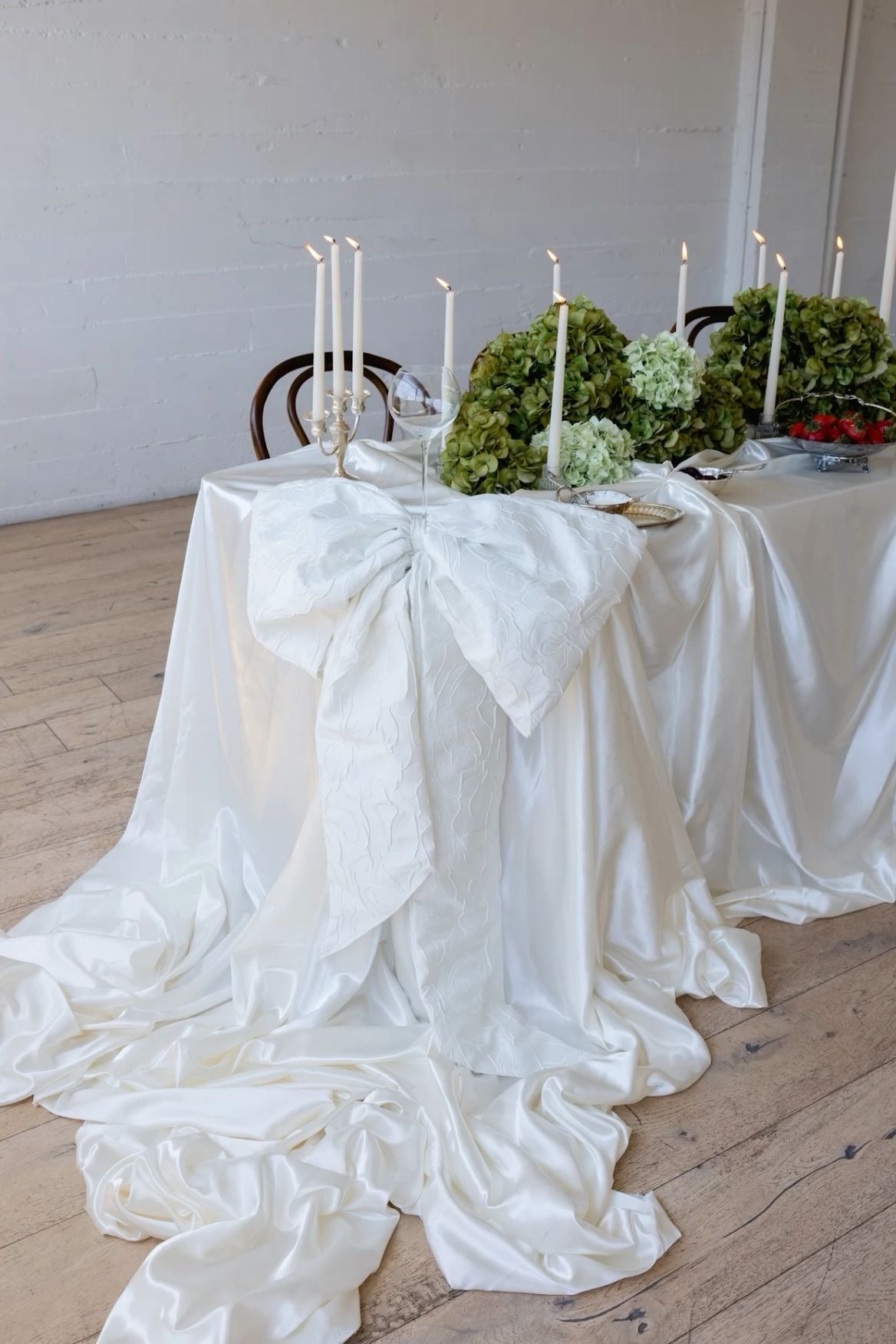 Weddings & events floral decoration Green & White