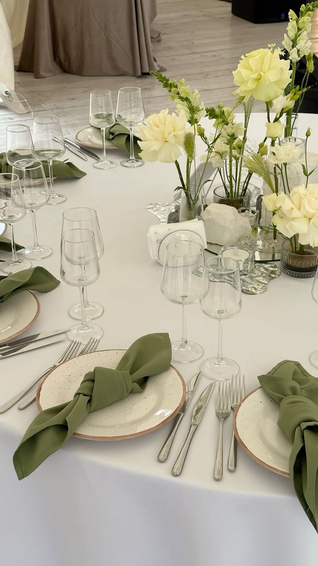 Weddings & events floral decoration Green & White