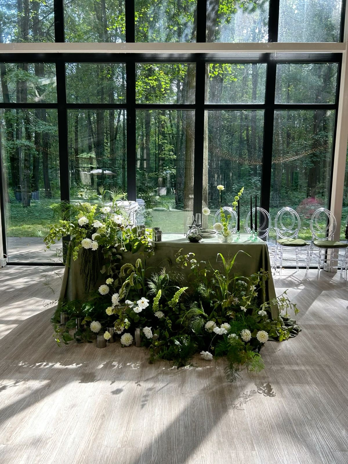 Weddings & events floral decoration Green & White