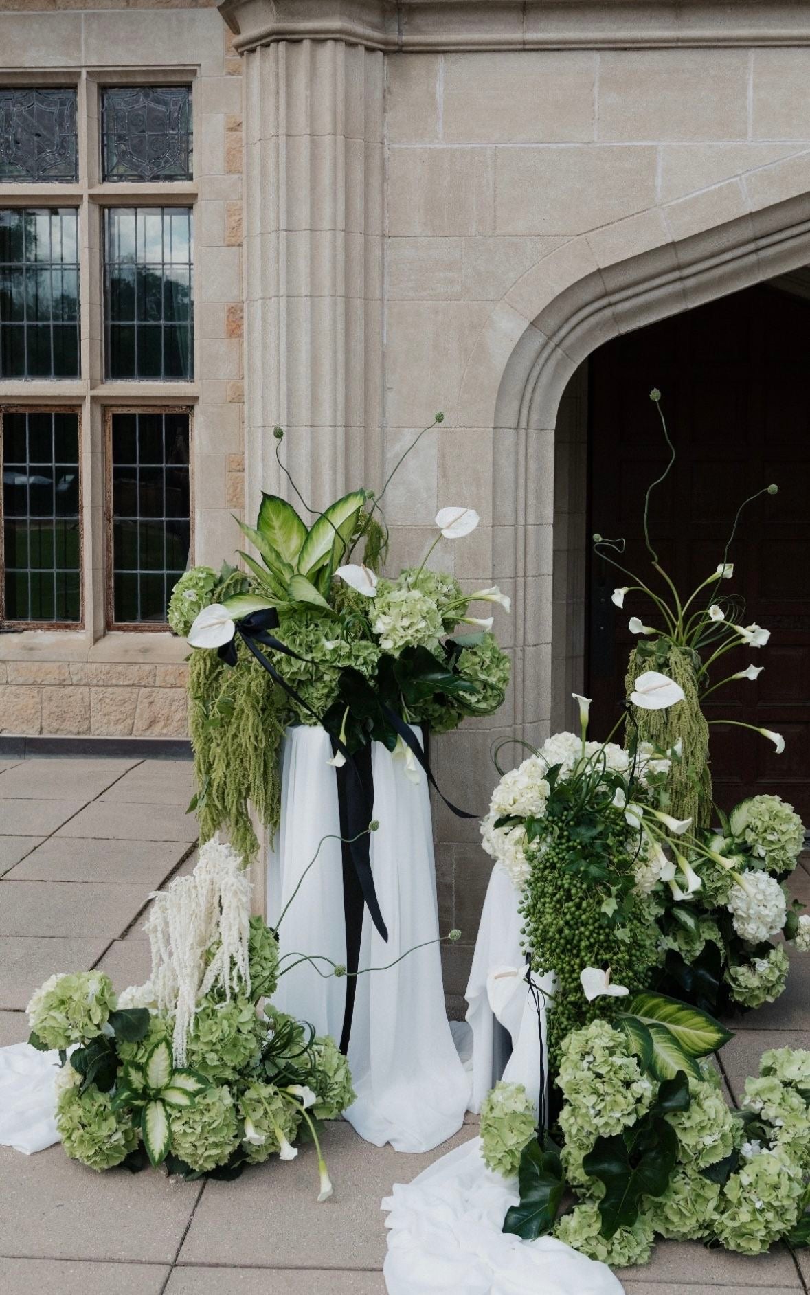 Weddings & events floral decoration Green & White