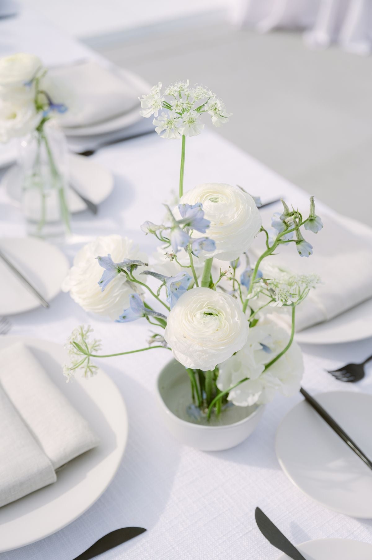 Table set bud vases