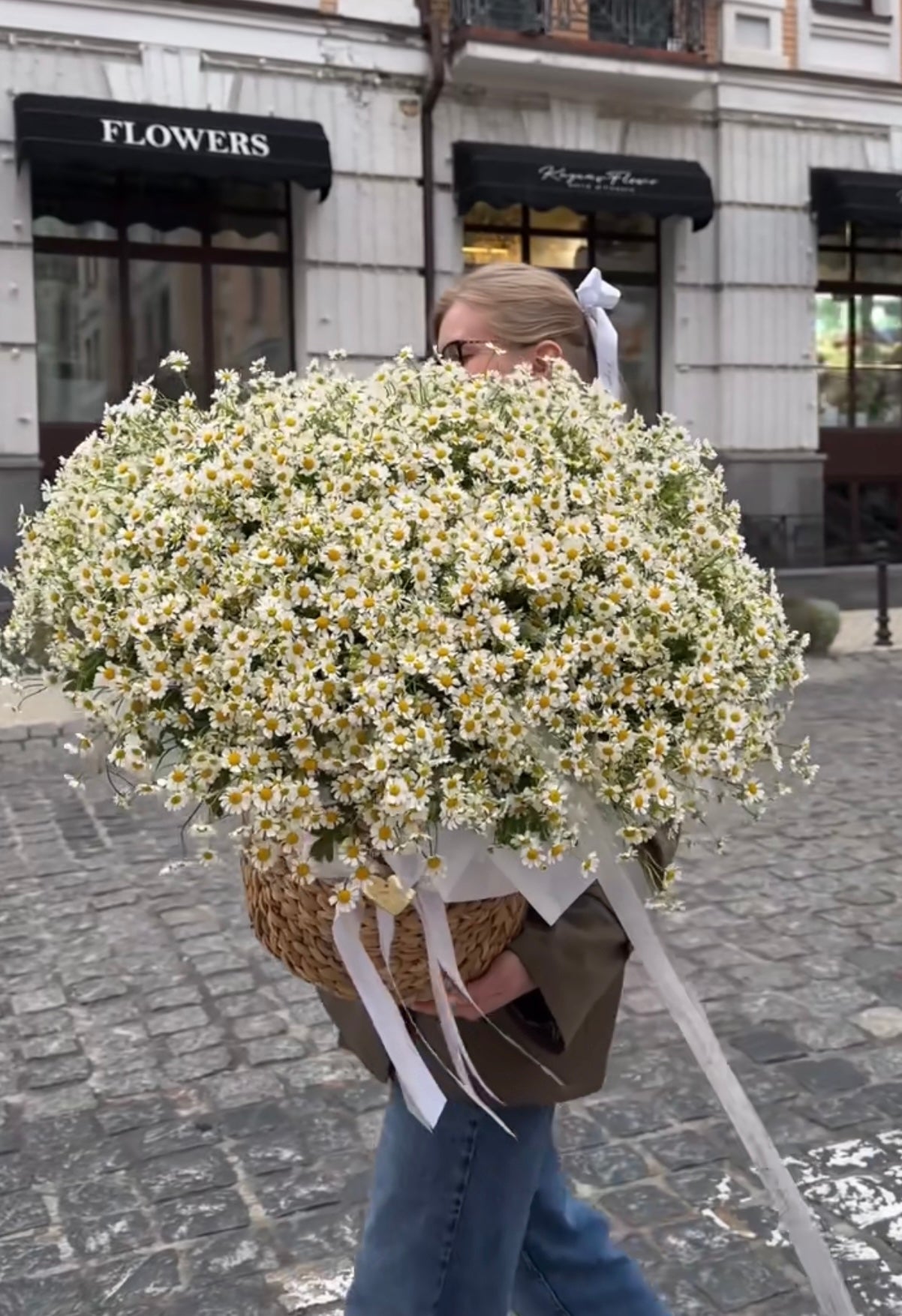 Chamomile basket (Daisies)