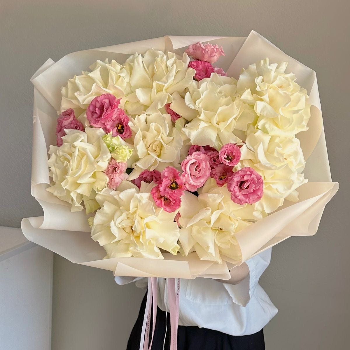 Anna Bouquet-White french roses, Lisianthus