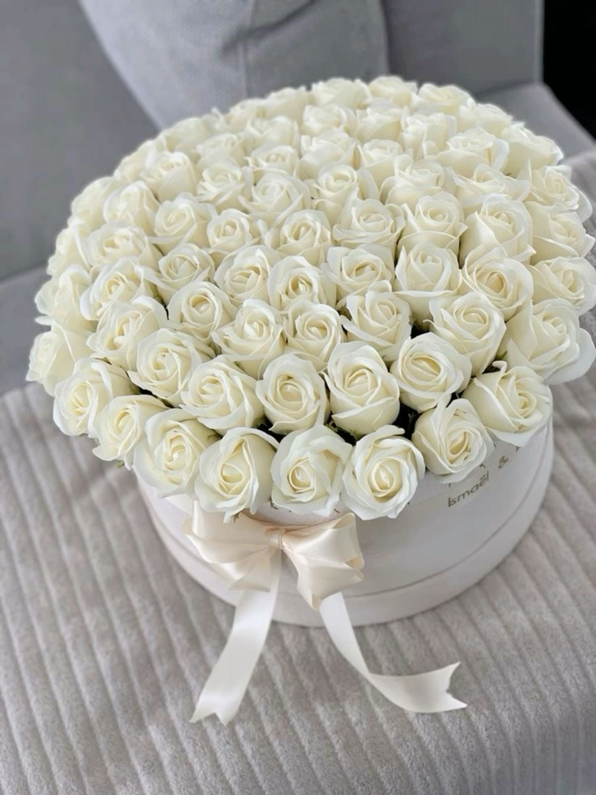 White Premium Roses box