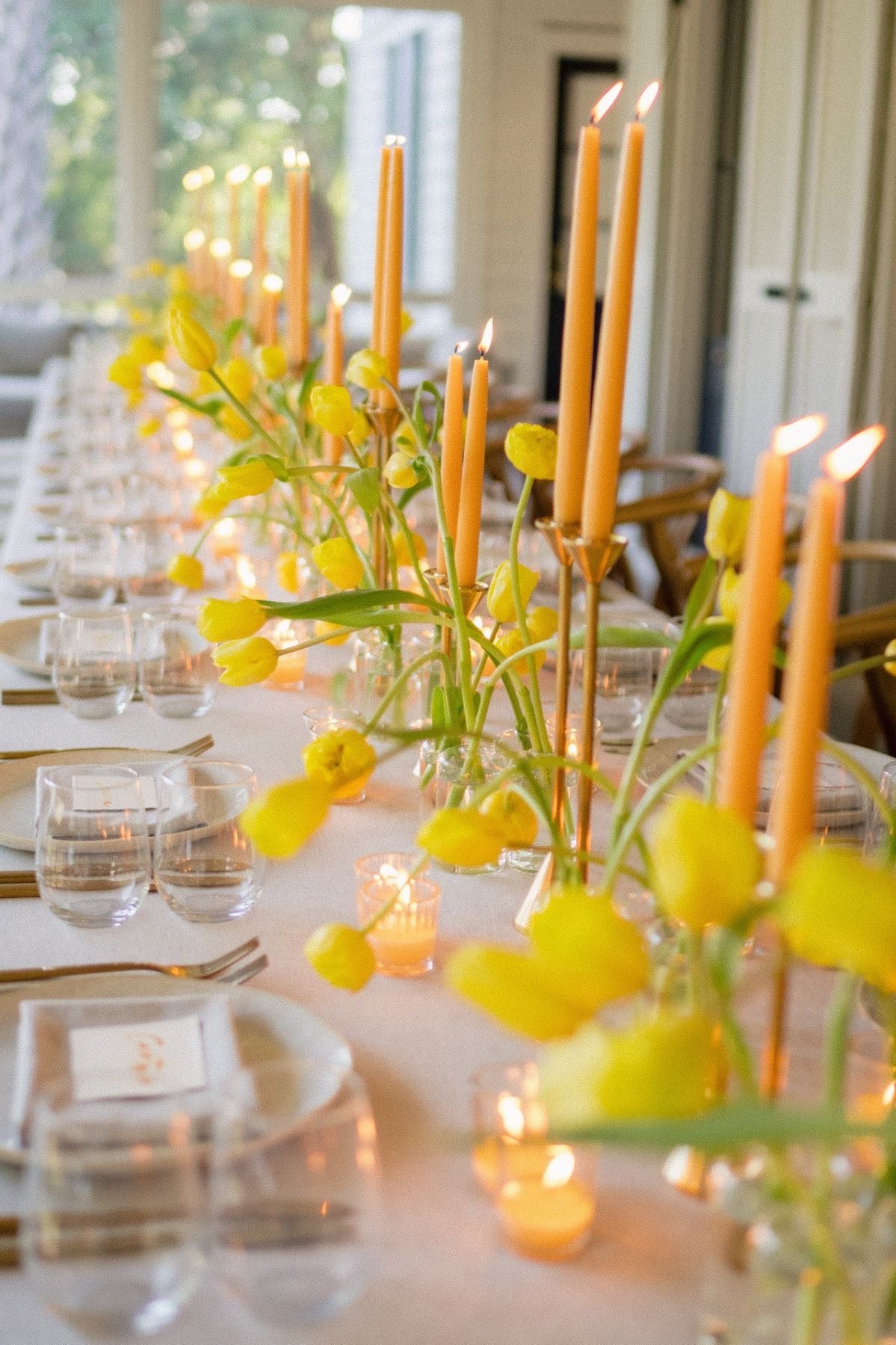 Table set bud vases