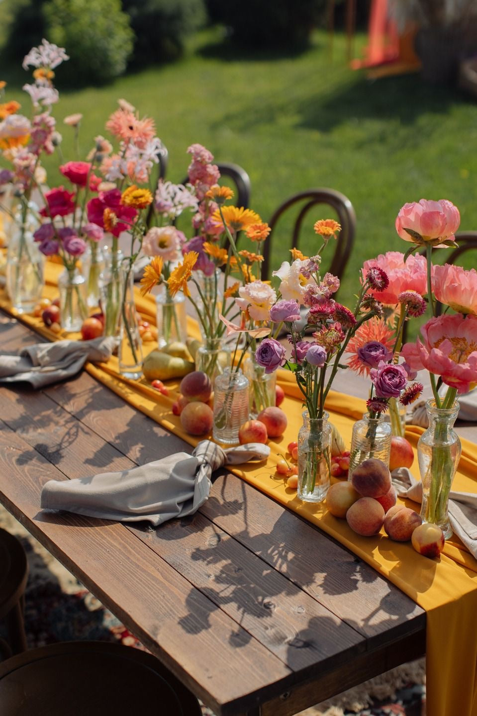 Table set bud vases